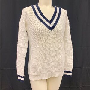 V-neck sweater with navy blue trimming size small